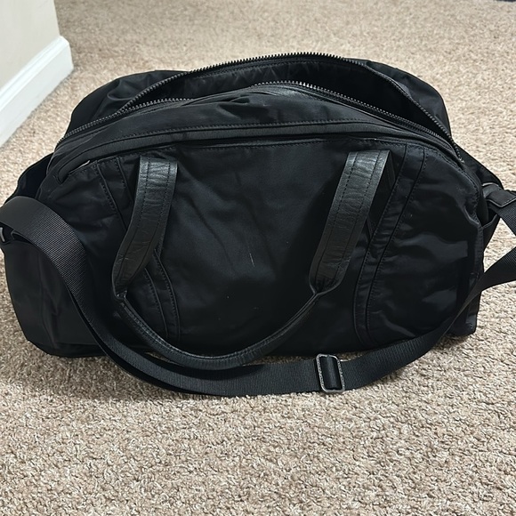 Lululemon - Picture 5 of 10